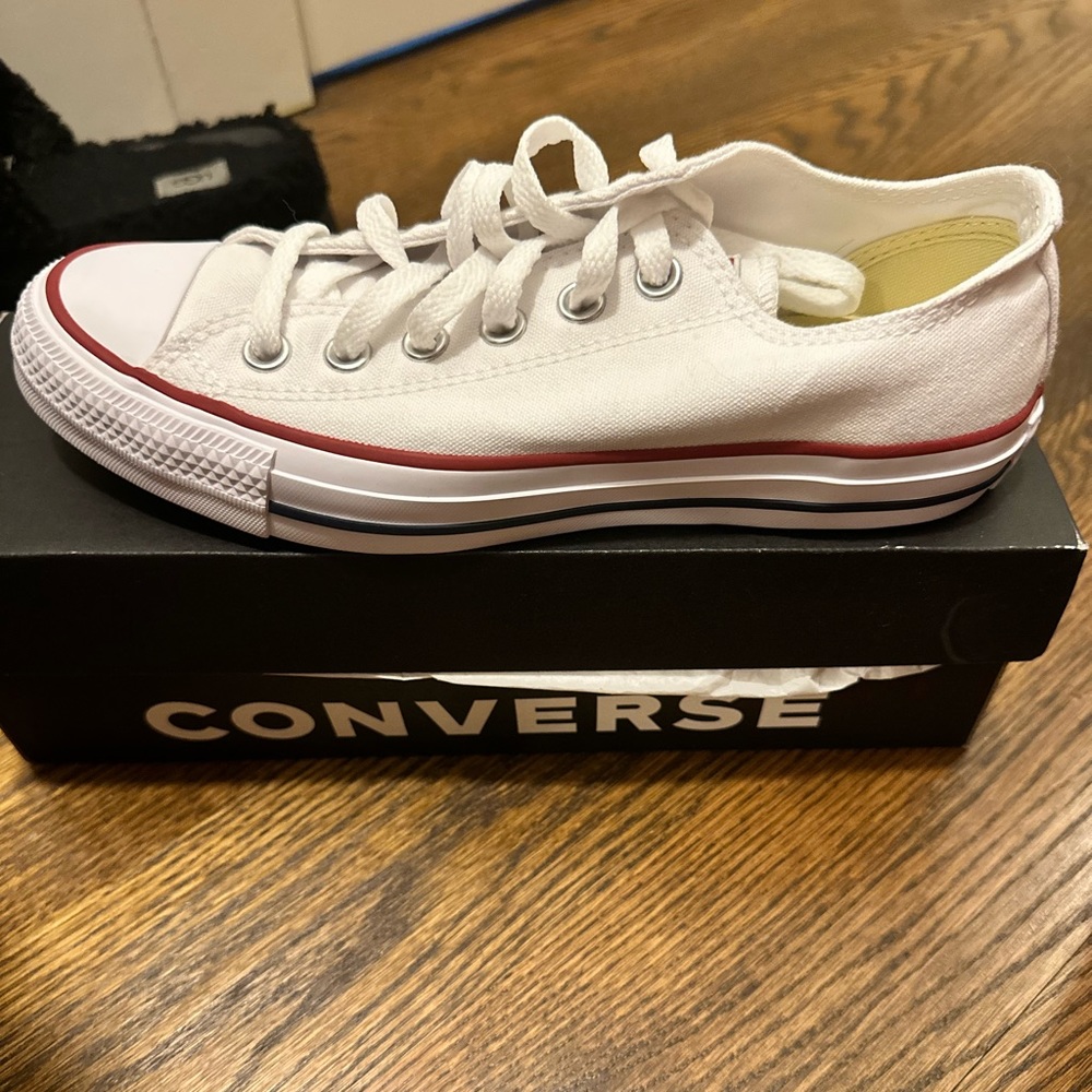 brand new converse 7.5Womens 5.5 Men all star white shoes! LOW TOP